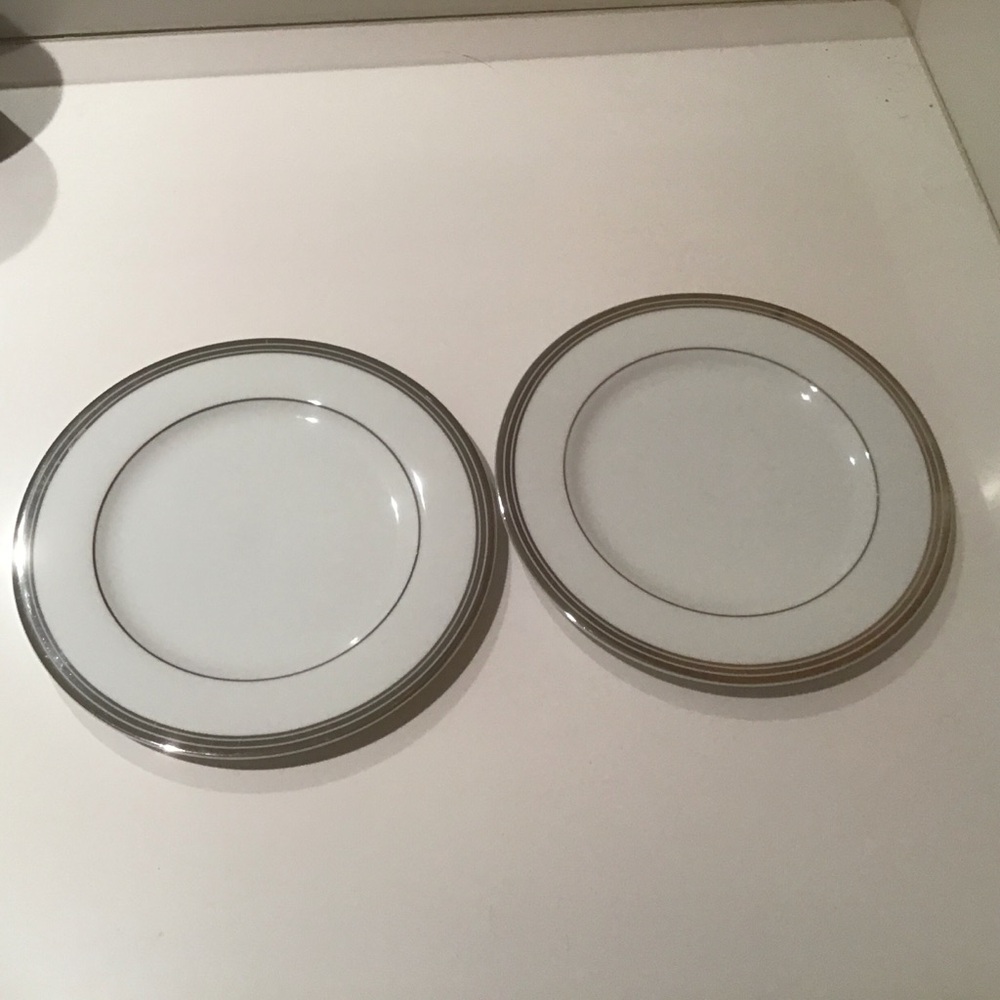 2 Royal Doulton Platinum Lux Fine Porcelain 7.75" Salad Plates